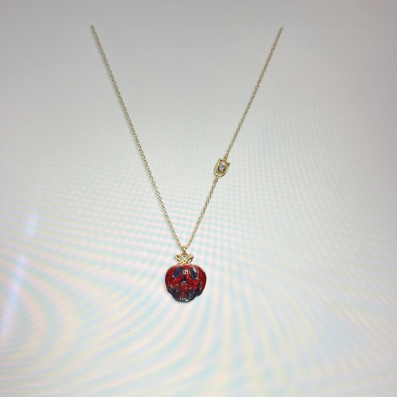 🍎DISNEY X COACH POISON APPLE NECKLACE 🍎 NWT 🍎 - Picture 7 of 8
